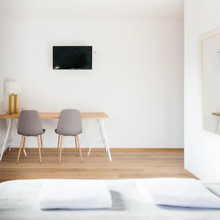 Lulu Piaseczno Bed & Breakfast